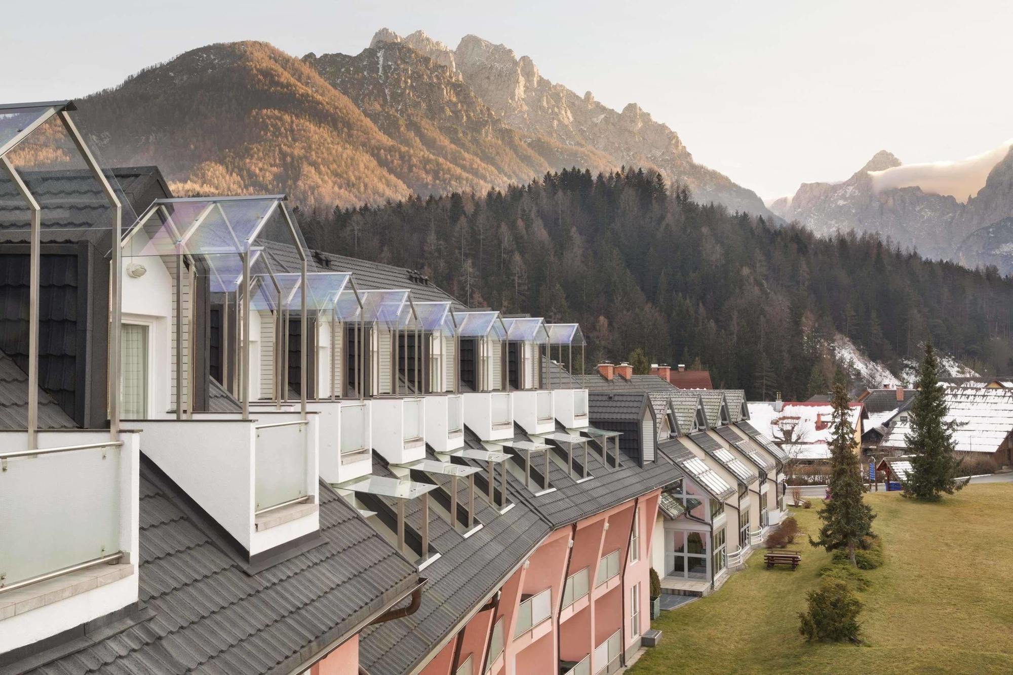 Ramada Hotel&Suites Kranjska Gora Bagian luar foto