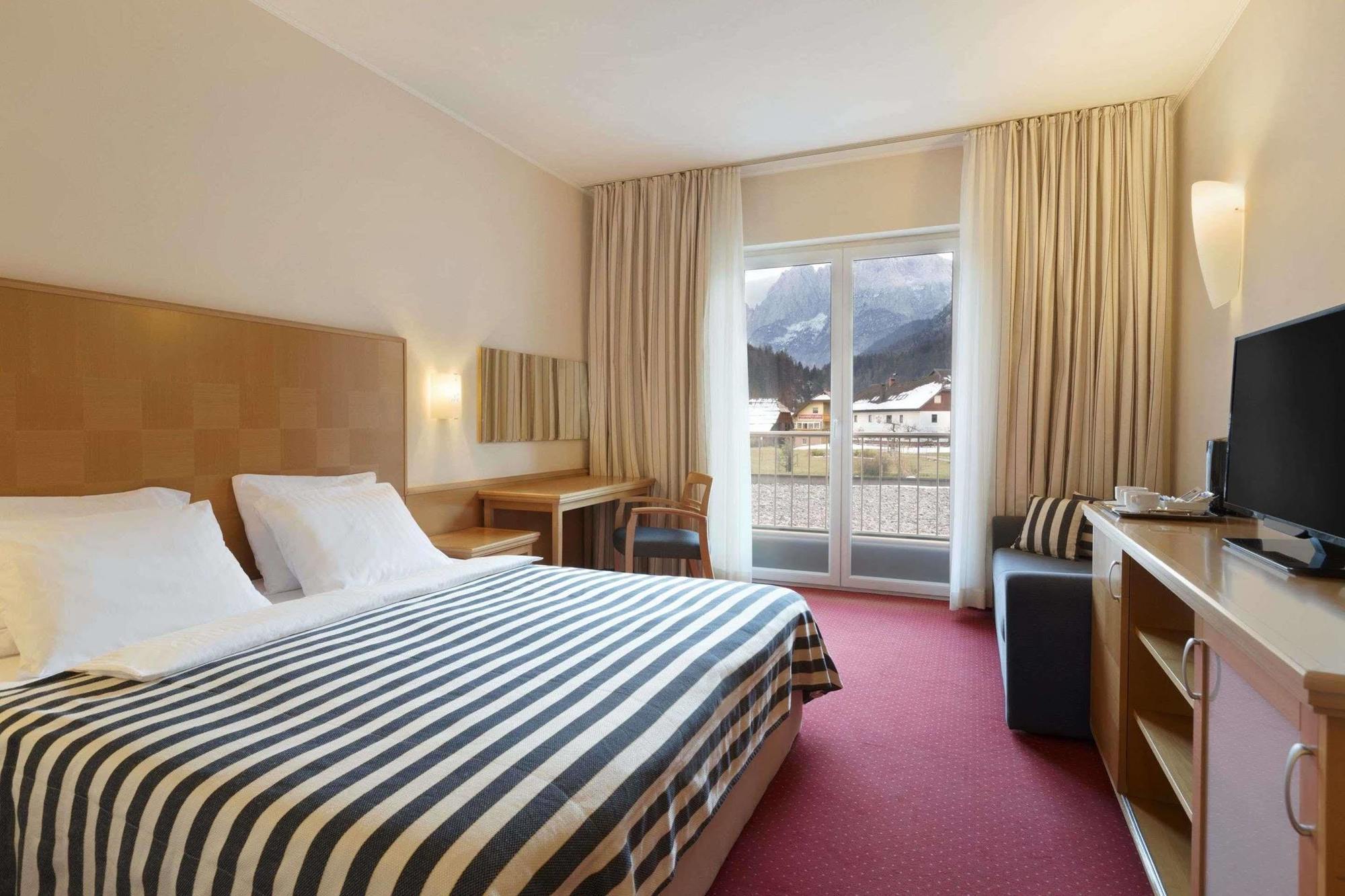 Ramada Hotel&Suites Kranjska Gora Bagian luar foto