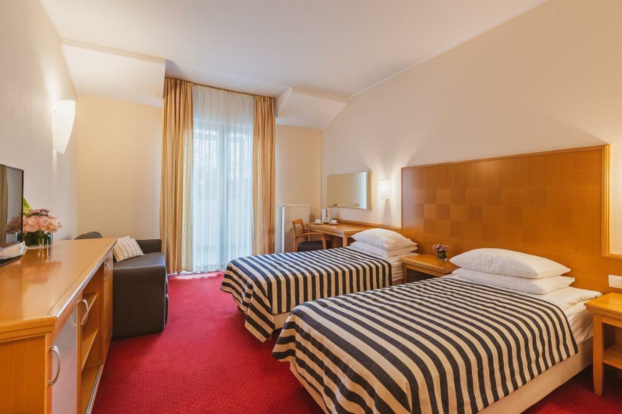 Ramada Hotel&Suites Kranjska Gora Bagian luar foto